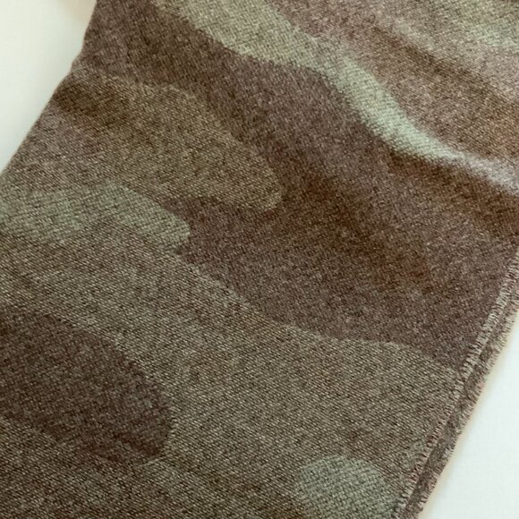 GAP Women's Scarf Wrap with 3 1/2" Fringe NWT - Picture 4 of 6